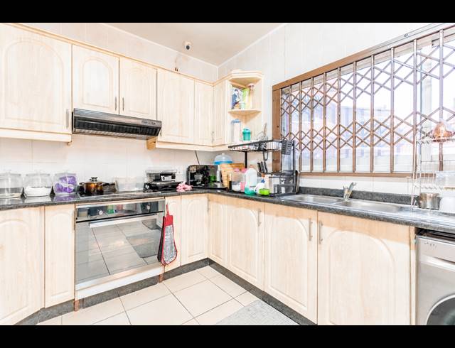 4 BEDROOM TOWNHOUSE FOR SALE IN MUSGRAVE